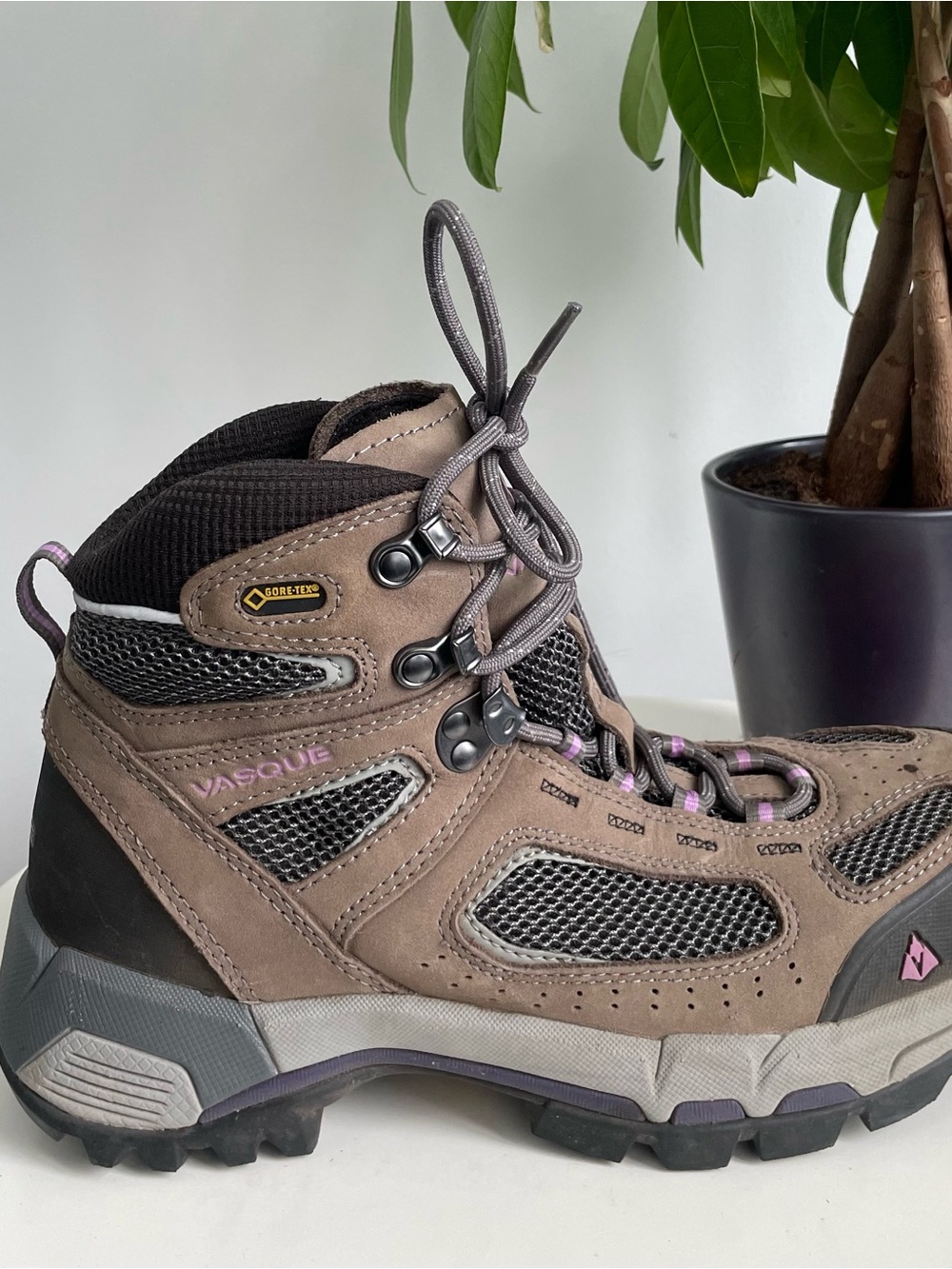 Women Size 9 Vasque Breeze 2.0 GTX Gore-Tex Waterproof Hiking Boots